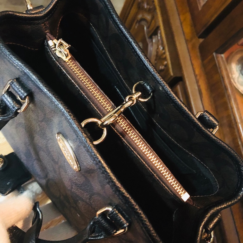 ❌SOLD❌ Coach 2 way Crossbody Bag - Picture 8 of 8